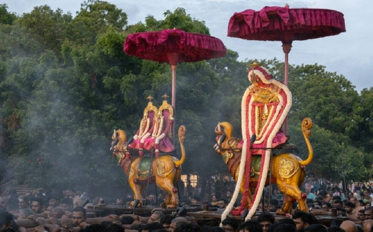 மகர வாகனத்தில் அருட்காட்சி அளித்த நல்லூர் கந்தன்; நாளை மஞ்சத் திருவிழா